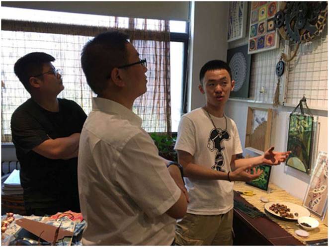 裝飾公司總工姜樹仁及設(shè)計所負責人參觀山東建筑大學展陳學院