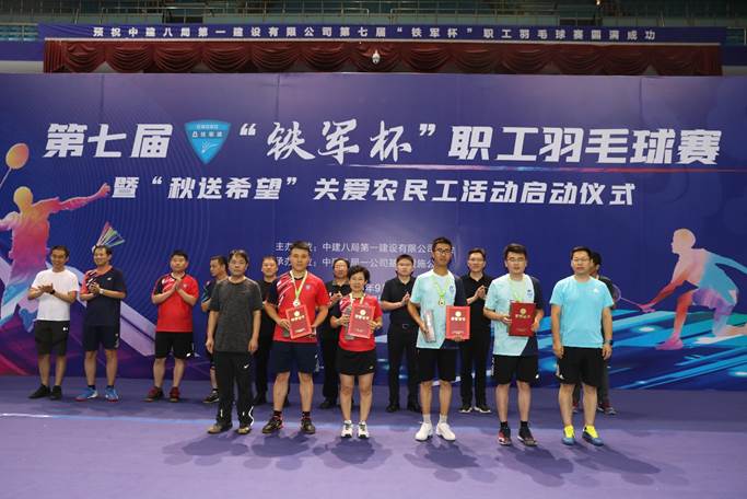 預(yù)備混雙（左）、預(yù)備男雙（右）冠軍